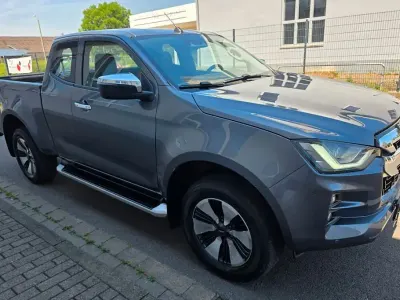 Gebraucht Isuzu D-Max 163 PS (119 kW) 2022 Grau Pickup