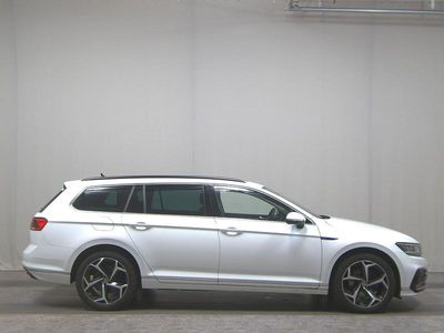 Pure white Gebraucht 2021 VW Passat GTE Kombi | 22.780 € (Guter Preis)