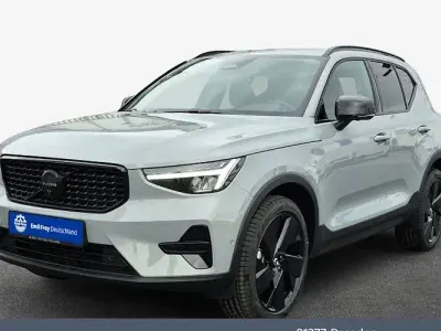 Neu Volvo XC40 Plus 197 PS (144 kW) 2026 Grau SUV