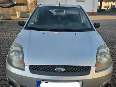 Begagnad Ford Fiesta 80 HK (58 kW) 2007 Silver Halvkombi