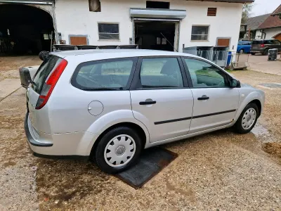 Gebraucht Ford Focus 109 PS (80 kW) 2006 Silber Kombi