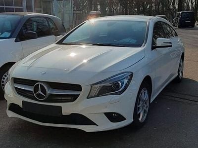 Gebraucht Mercedes CLA180 Shooting Brake 122 PS (89 kW) 2016 Weiß Kombi