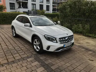 Gebraucht Mercedes GLA180 Urban 122 PS (89 kW) 2019 Weiß SUV