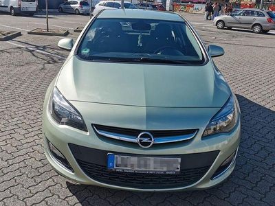 Gebraucht Opel Astra Edition 140 PS (102 kW) 2013 Grün Limousine
