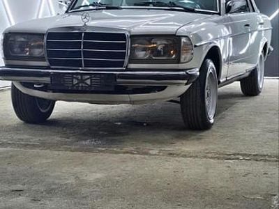 Brugt Mercedes 200 66 HK (48 kW) 1983 Hvid Sedan