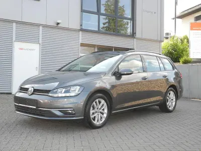 Gebraucht VW Golf VII Comfortline 116 PS (85 kW) 2019 Grau Kombi