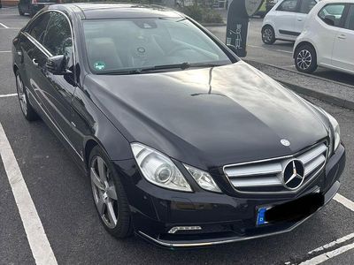 Gebraucht Mercedes E250 Avantgarde 204 PS (150 kW) 2011 Schwarz Coupé