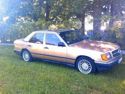 Gebraucht Mercedes E260 160 PS (117 kW) 1988 Gold Limousine