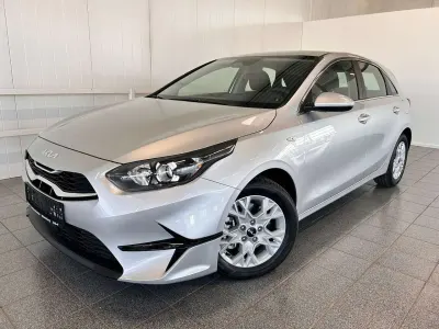 Neu Kia Ceed Comfort 140 PS (102 kW) 2025 Sparklingsilber Kleinwagen