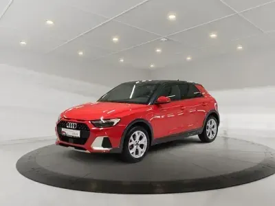 Gebraucht Audi A1 Ambiente 116 PS (85 kW) 2020 Misanorot perleffekt SUV