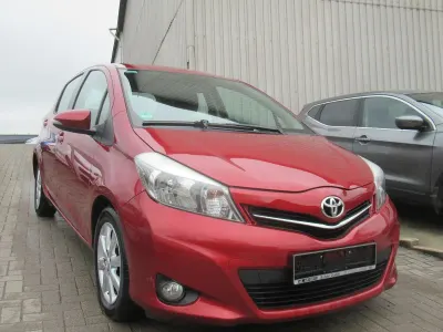 Brugt Toyota Yaris Life 99 HK (72 kW) 2013 Rød Hatchback