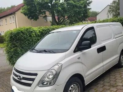 Gebraucht Hyundai H-1 116 PS (85 kW) 2016 Weiß Van / Kleinbus