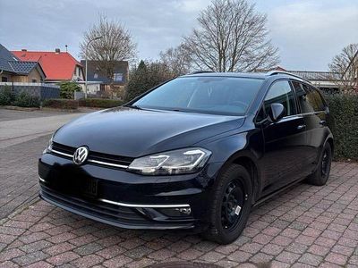Schwarz Gebraucht 2019 VW Golf VII Highline Kombi | 16.500 € (Etwas zu teuer)