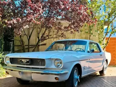 Gebraucht Ford V8 220 PS (161 kW) 1966 Weiß Coupé