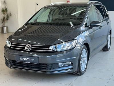 Second-hand VW Touran Highline 150 CP (110 kW) 2017 Gri Monovolum
