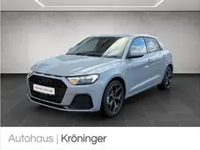 Neu Audi A1 116 PS (85 kW) 2026 Grau (pfeilgrau perleffekt) SUV