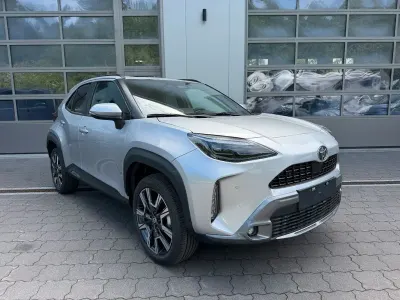 Neu Toyota Yaris Cross Elegant 131 PS (96 kW) 2026 Silber SUV