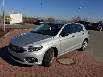 Silber Gebraucht 2016 Fiat Tipo Pop Limousine | 6.400 € (Fairer Preis)