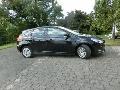 Gebraucht Ford Focus 100 PS (73 kW) 2015 Schwarz Limousine