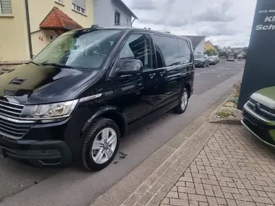 Gebraucht VW Multivan Comfortline 150 PS (110 kW) 2022 Schwarz Van / Kleinbus