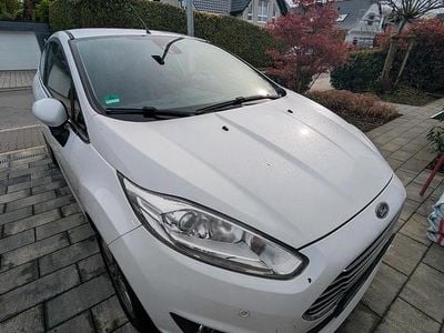 Używany Ford Fiesta Titanium 80 KM (58 kW) 2016 Biały Hatchback