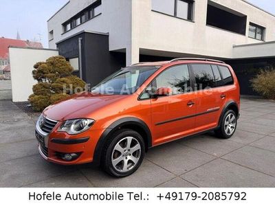 Second-hand VW Touran Cross 140 CP (102 kW) 2009 Portocaliu Monovolum