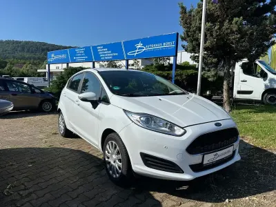 Gebraucht Ford Fiesta Trend 60 PS (44 kW) 2016 Weiß Kleinwagen