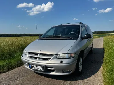 Gebraucht Chrysler Grand Voyager 158 PS (116 kW) 1999 Silber Van / Kleinbus