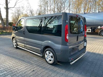 Gebraucht Opel Vivaro 145 PS (106 kW) 2011 Andere farben Van / Kleinbus