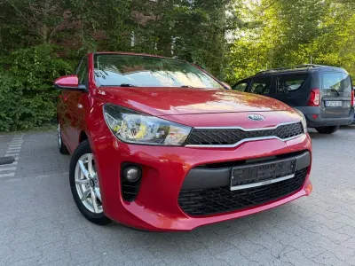 Gebraucht Kia Rio DREAM-TEAM Edition 84 PS (61 kW) 2017 Rot Limousine