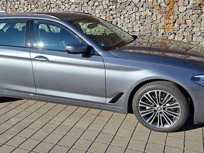 Grau Gebraucht 2020 BMW 520 M Sport Kombi | 29.900 € (Fairer Preis)