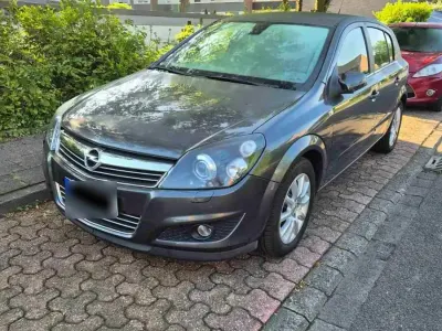Używany Opel Astra 125 KM (91 kW) 2009 Szary Hatchback