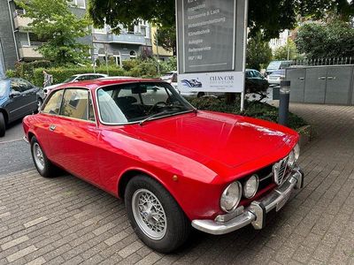 Rot Gebraucht 1970 Alfa Romeo 1750 Limousine | 36.990 €