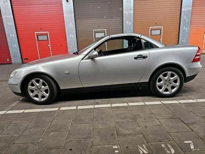 Second-hand Mercedes SLK230 193 CP (141 kW) 1997 Argintiu Cabrio
