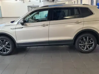Gebraucht VW Tiguan Allspace Move 150 PS (110 kW) 2023 Silber SUV
