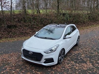 Weiß Gebraucht 2015 Hyundai i30 Turbo Limousine | 12.500 € (Teuer)