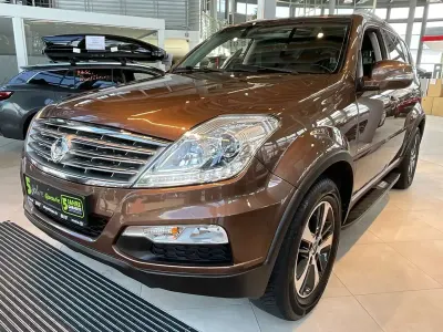 Gebraucht SsangYong Rexton Sapphire 155 PS (114 kW) 2016 Braun SUV
