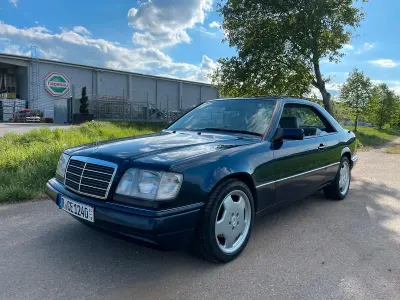 Gebraucht Mercedes E220 150 PS (110 kW) 1996 Blau Coupé