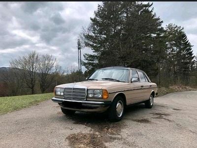 Gebraucht Mercedes 240 70 PS (51 kW) 1983 Beige Limousine