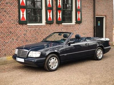 Gebraucht Mercedes E220 Sportline 150 PS (110 kW) 1994 Blau Cabrio