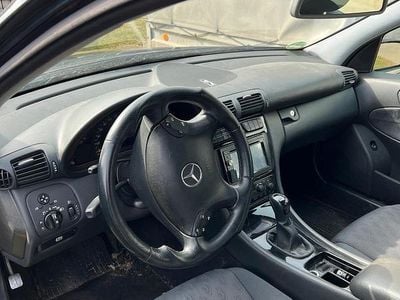 Gebraucht Mercedes C180 143 PS (105 kW) 2004 Blau Kombi