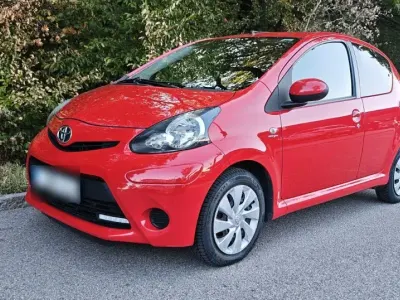 Gebraucht Toyota Aygo Cool 68 PS (50 kW) 2013 Rot Kleinwagen