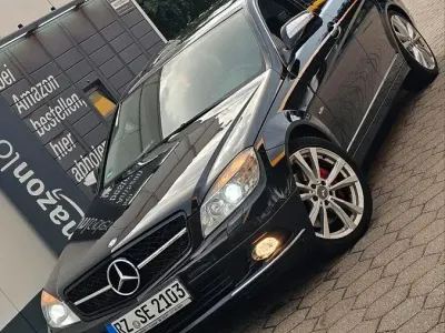 Używany Mercedes C320 Avantgarde 224 KM (164 kW) 2009 Czarny Sedan/Limuzyna