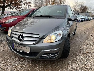 Gebraucht Mercedes B200 136 PS (100 kW) 2011 Grau Van / Kleinbus