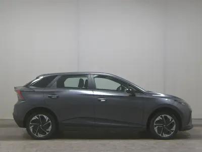 Begagnad MG MG4 EV 125 kW (170 HK) 2023 Grå Halvkombi
