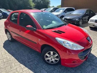 Gebraucht Peugeot 206+ Basis 60 PS (44 kW) 2010 Rot Kleinwagen