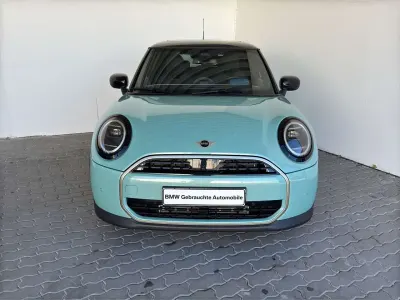 Begagnad Mini Cooper Favoured 156 HK (114 kW) 2025 Grön Halvkombi