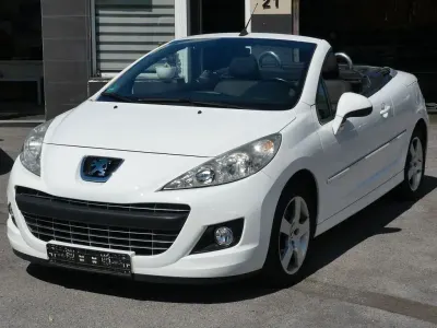 Gebraucht Peugeot 207 CC Premium 120 PS (88 kW) 2011 Weiß Cabrio