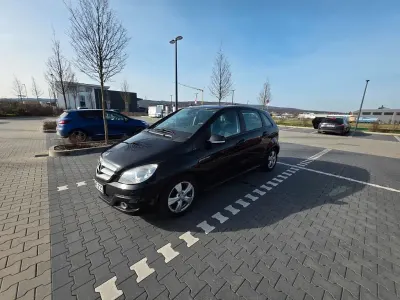 Gebraucht Mercedes B200 136 PS (100 kW) 2010 Schwarz Van / Kleinbus