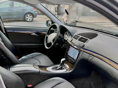 Gebraucht Mercedes E240 236 PS (173 kW) 2003 Schwarz Limousine